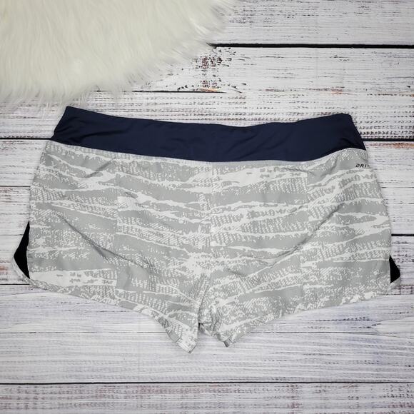 Nike DRI-FIT North Carolina Tarheels Volleyball Shorts Grey and White | XL - Picture 2 of 9